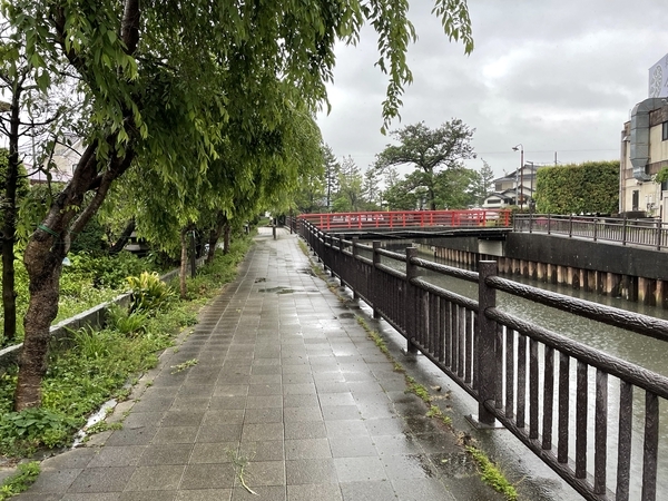 雨降り"